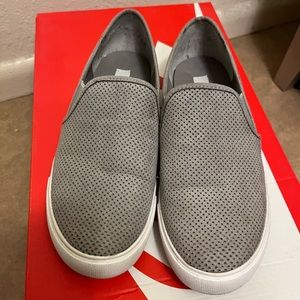 Steve Madden slip ons